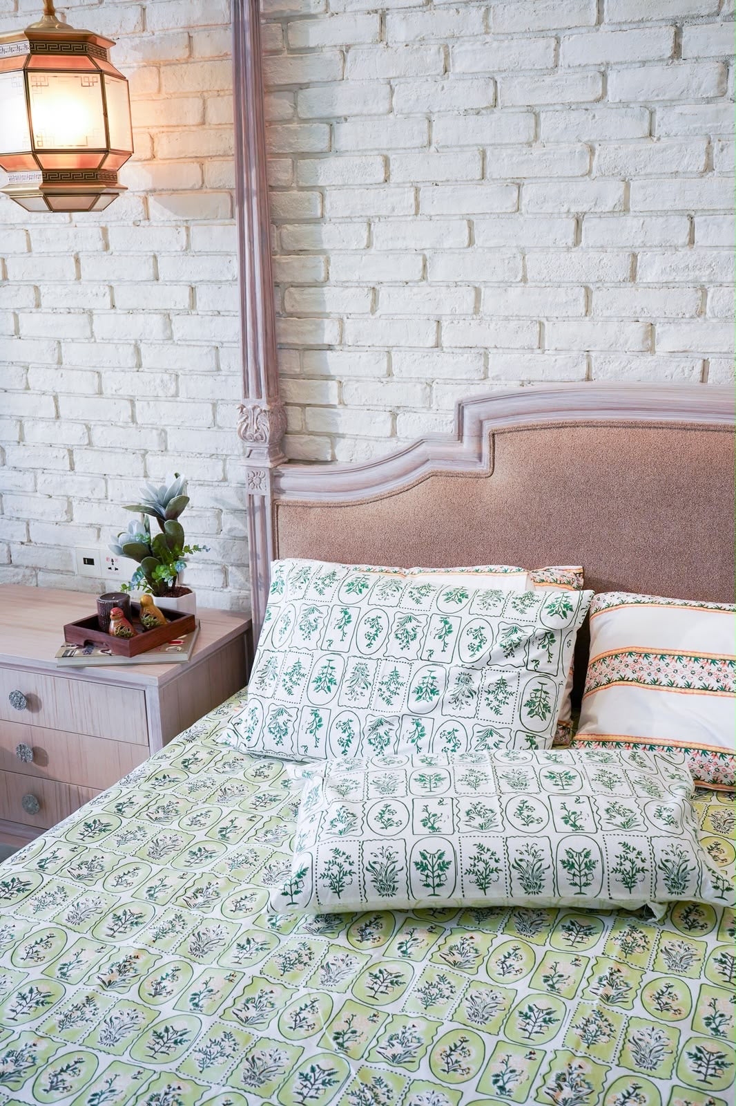 Stillness Bedsheet &amp; Dohar Set
