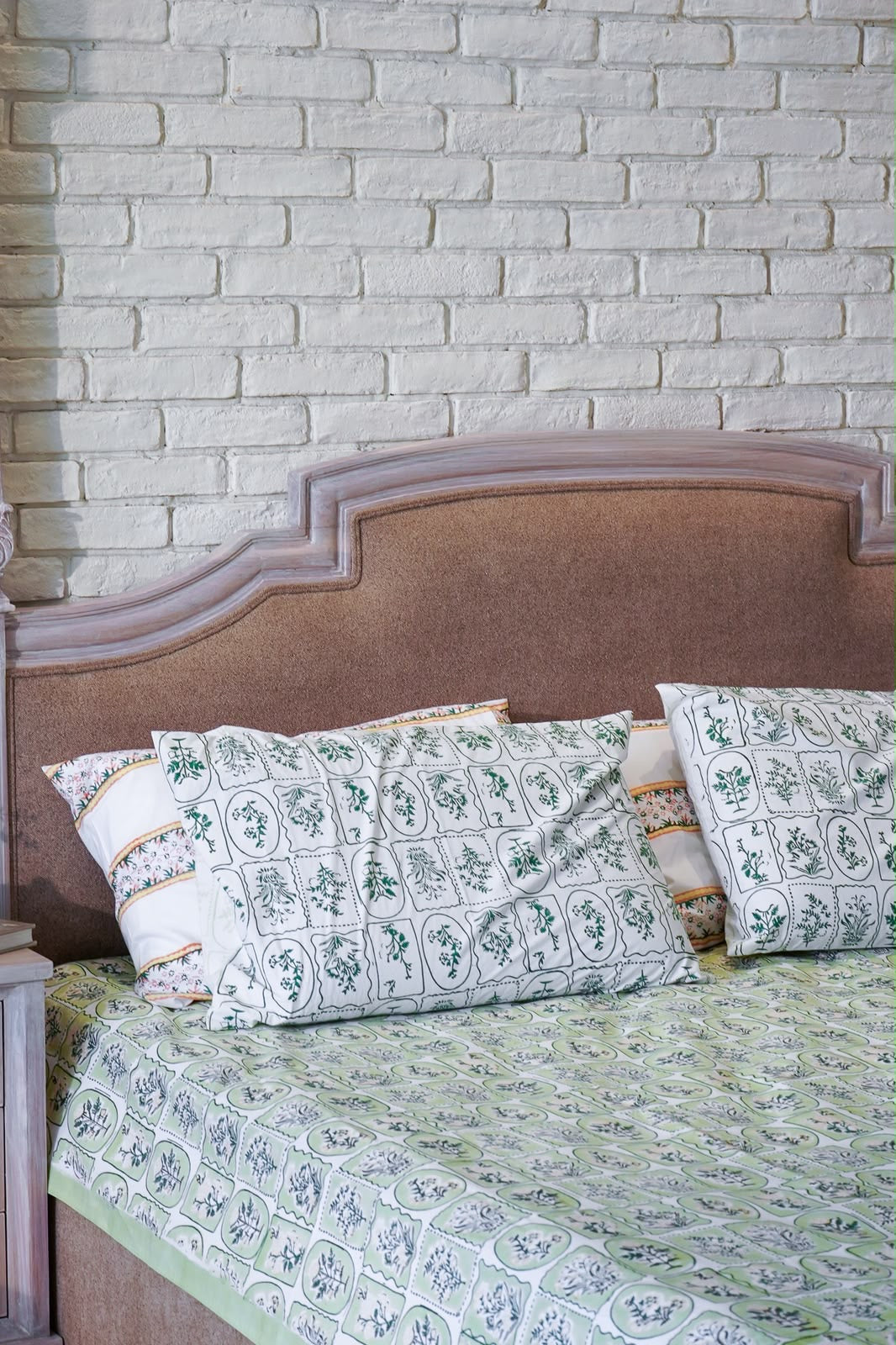 Stillness Bedsheet &amp; Dohar Set