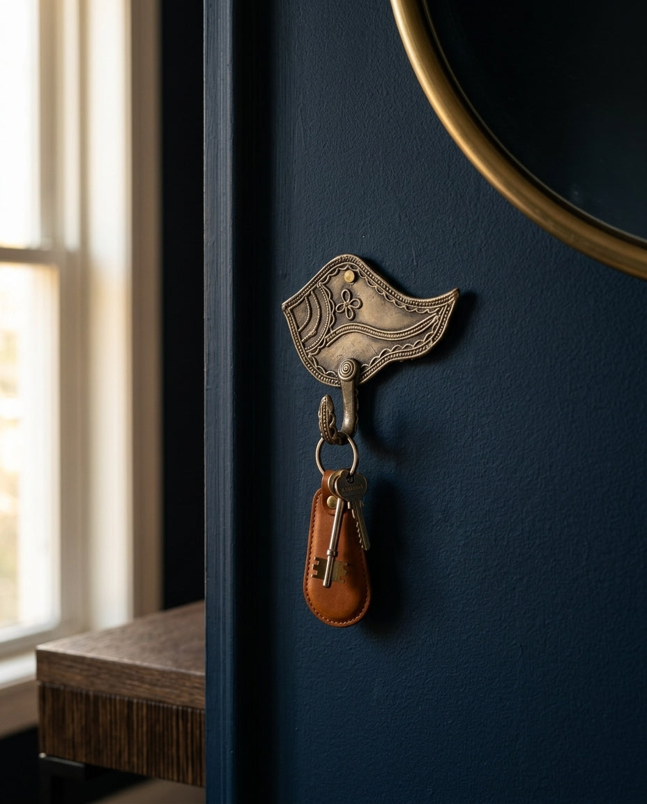 Dhokra Shankh Key Holder
